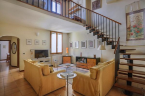 Charming Apartment in Oltrarno